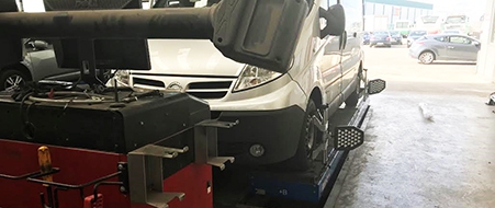 Car wheel alignment and tracking