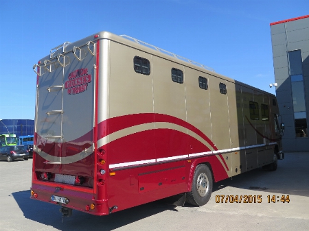 Oakley horsebox after Painting